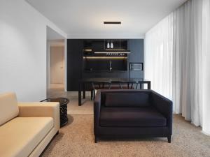 Burbury Hotel - Nearby Attractions