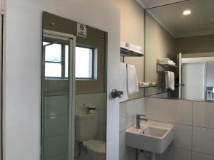 Burnie Airport Motel - Dining and Food Options
