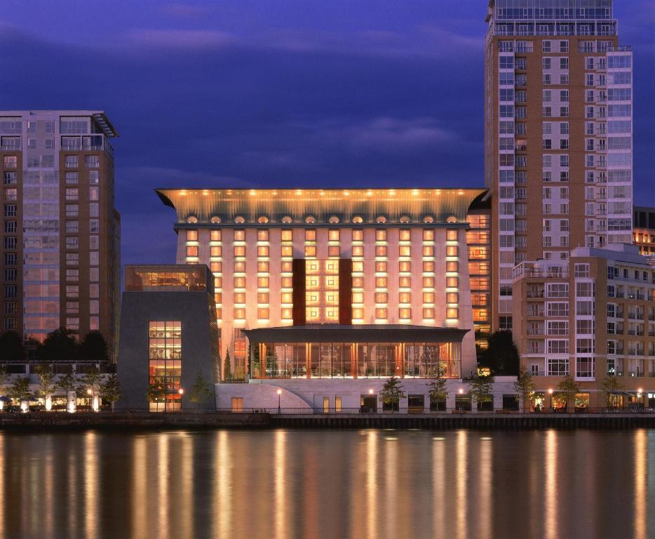 Canary Riverside Plaza Hotel Review