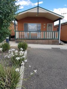Canberra Carotel Motel - Family Villa Accommodations