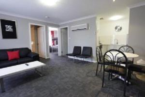 Cattlemans Country Motor Inn & Serviced Apartments - Check-In and Check-Out