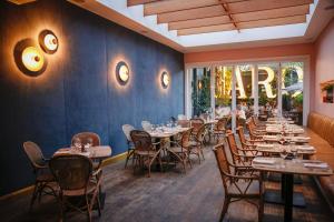Charing Cross Hotel - Location and Accessibility