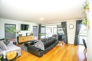CHILLAX HOUSE - Luxury, Canals, Jetty, Family Friendly - Sleeps 14 in Style! - Outdoor Experiences