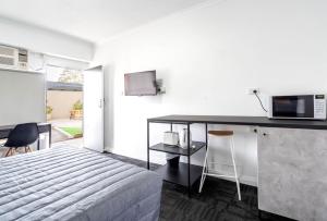 City West Motel - Check-in and Check-out