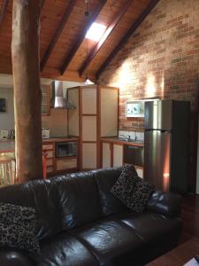Clover Cottage Country Retreat - Booking and Policies