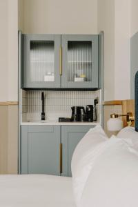 Club Quarters Hotel London City, London - Club Lounge Experience