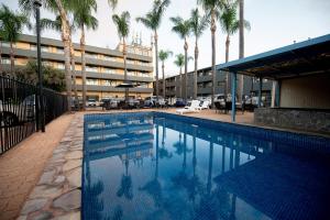 Comfort Hotel Adelaide Meridien - Dining and Amenities