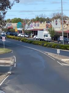 COMMERCIAL HOTEL KANIVA - Check-in and Check-out