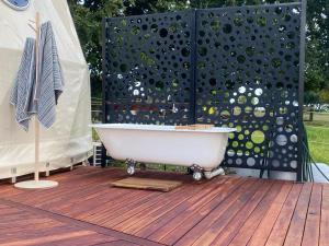 Counting Stars - Hosts and Farm