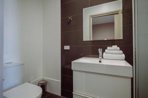 Crossroads Hotel - Guest Ratings and Reviews