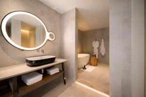 Crowne Plaza Hobart, an IHG Hotel - Room Features and Amenities