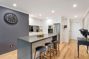 Darling Harbour Getaway - Ideal Location and Nearby Attractions