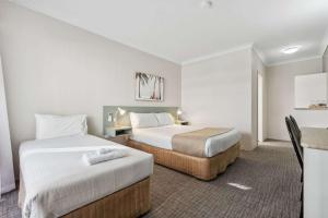Econo Lodge Dockside Glenelg - Staff and Service