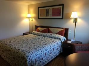 Economy Inn Bloomington - Policies and Important Information