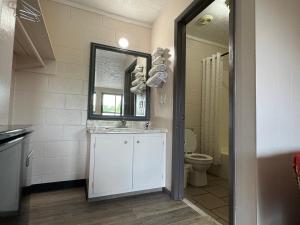 Economy Inn - Room Amenities