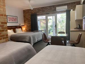 Edge Of The Forest Motel - Amenities and Facilities