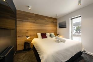 Elk at Falls - Guest Ratings and Feedback