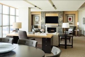 Four Seasons Hotel Silicon Valley at East Palo Alto - Guest Rooms and Suites