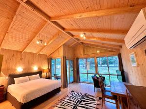 Grampians Chalets - Dining and Kitchen Features