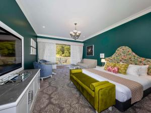 Grand Mercure Basildene Manor - Delightful Dining Experience