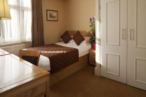 Grange Buckingham Hotel - Nearby Attractions and Accessibility