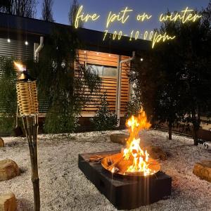 Grape Juice Retreat Rustic Romantic Gateway 5mins to Beaches & Town - Guest Experiences and Reviews