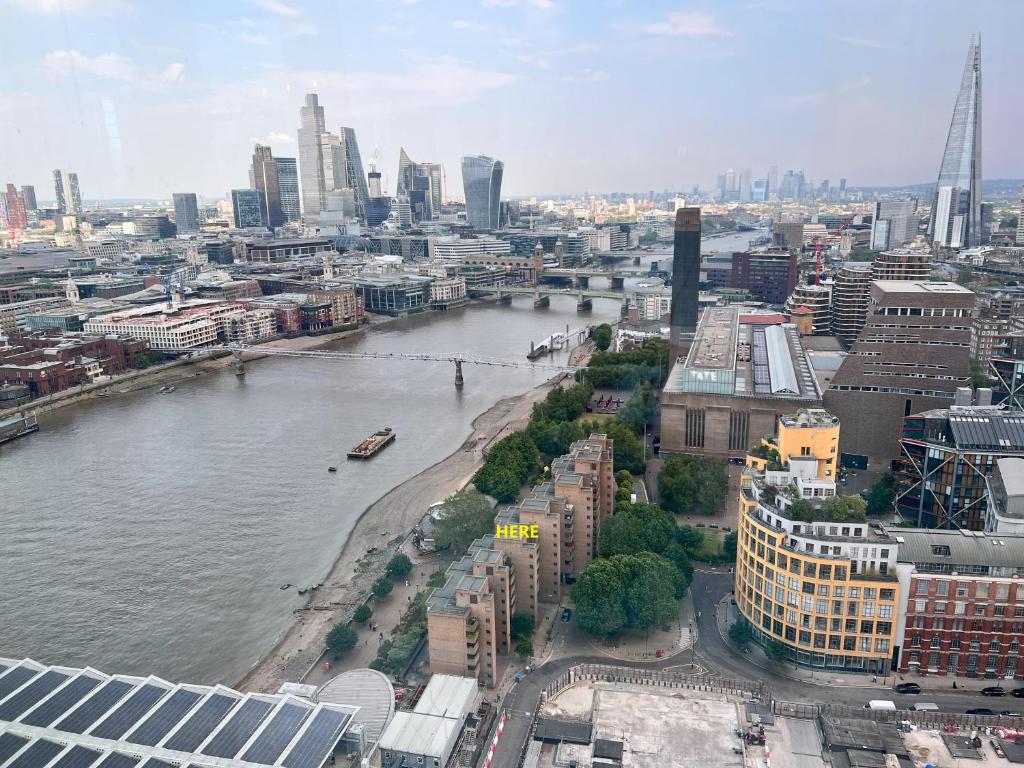 Great River Thames View Entire Apartment in The Most Central London Review