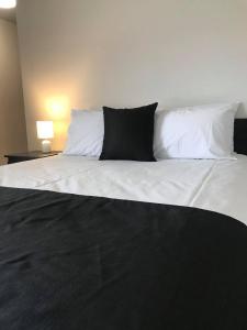 Guiding Star Motel & Hotel - Dining and Nightlife