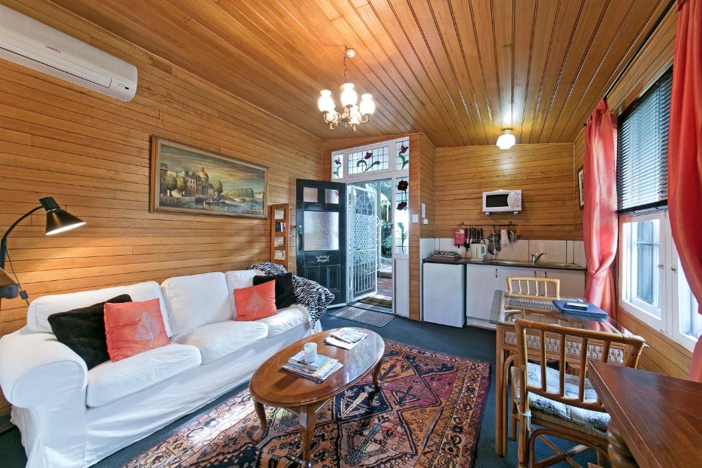 Hillside Country Retreat Review