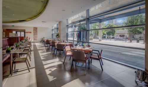 Hilton London Canary Wharf - Family-Friendly Offerings