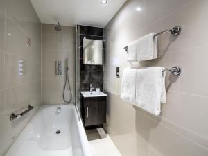 Holiday Inn London Kensington High St., an IHG Hotel - Room Features