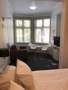 Hotel 59 Sydney - Location and Transportation