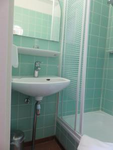 Hotel American - Room Types and Policies