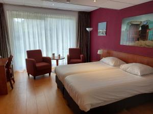 Hotel De Dennen - Activities and Nearby Attractions