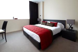 Hotel Xanadu - Parking and Transportation