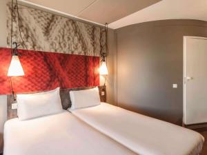 Ibis Amsterdam City West - Room Types and Features