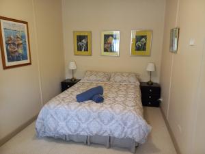 Lakes Entrance Holiday Units - Minimum Age and Other Rules