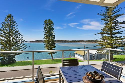 Lakeside Waterfront Apartment The Entrance - Guest Ratings and Feedback