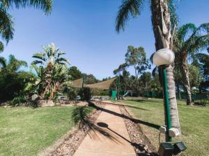 Lamberts Little Paradise - Location and Distance