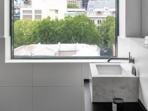 Lancemore Crossley St. Melbourne - Dining and Amenities