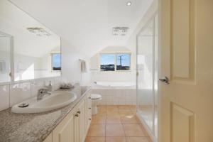 Logans Beach Whale Nursery Apartments - The Loft - Guest Experiences