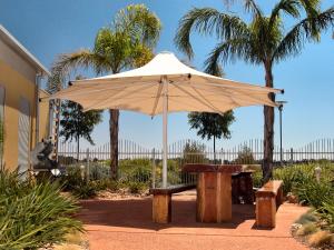 Majestic Oasis Apartments - Amenities and Facilities