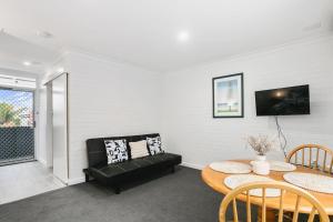 Malibu Apartments - Perth - Amenities and Services