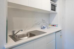 Manly Waves Studios & Apartments - Location and Nearby Attractions