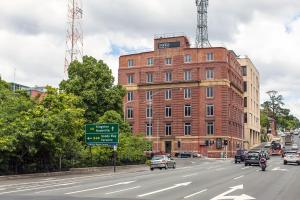 Mantra One Sandy Bay Road - Location and Proximity