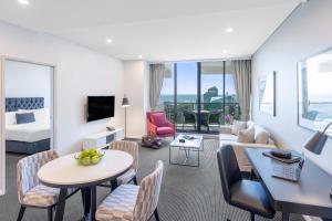 Meriton Suites Kent Street, Sydney - Parking and Security