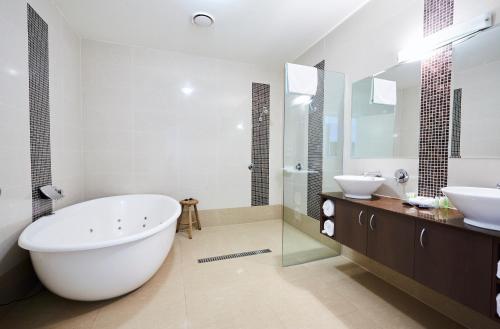 Mornington Hotel - Policies and Fees