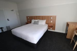 Mortdale Hotel - Damage Deposit and Age Requirements
