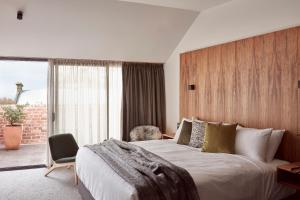 Moss Hotel - Children, Pets, and Extra Beds