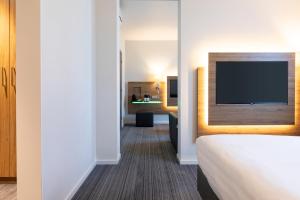 Moxy London Excel - Booking Policies